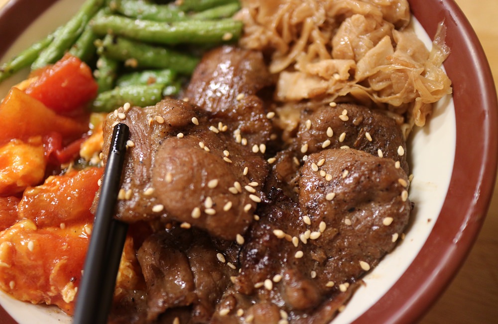 [台中]大里 平價串燒推薦 南部口味燒肉魯肉飯 赤燒燒烤