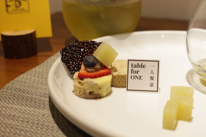 [台北]小巨蛋附近 一個人吃飯的美好 放下手機與自己對話 （無雷可以安心觀看）table for ONE一人餐桌
