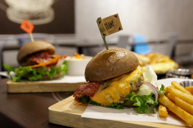 [台北]信義安和漢堡早午餐推薦 HALF TIME • Burger N Brunch