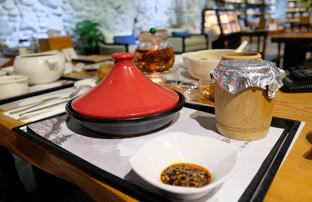 [台南]安平素食餐廳 遵循傳統辦桌手路菜 食蔬茶齋 · 蔬果料理