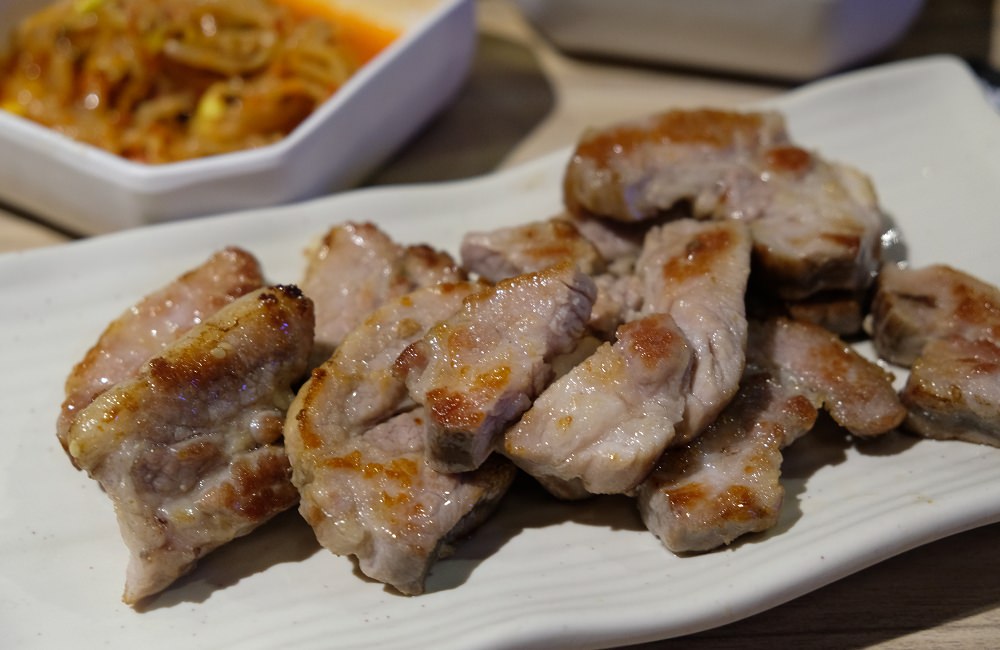 [台南]東區 大口吃肉配韓國燒酒 豬舞花韓國燒肉專賣店 歐巴烤肉給你吃~