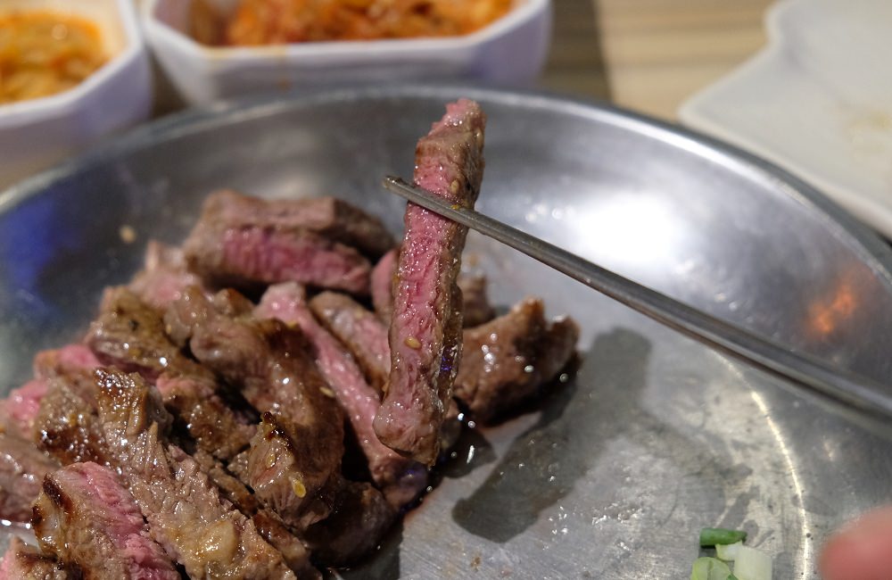 [台南]東區 大口吃肉配韓國燒酒 豬舞花韓國燒肉專賣店 歐巴烤肉給你吃~