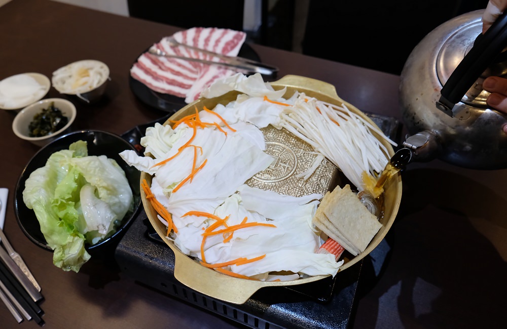 [台南]中西區 平價韓國料理推薦  韓善宮韓式料理 三種小菜隨你吃 辣起司豆腐鍋好特別