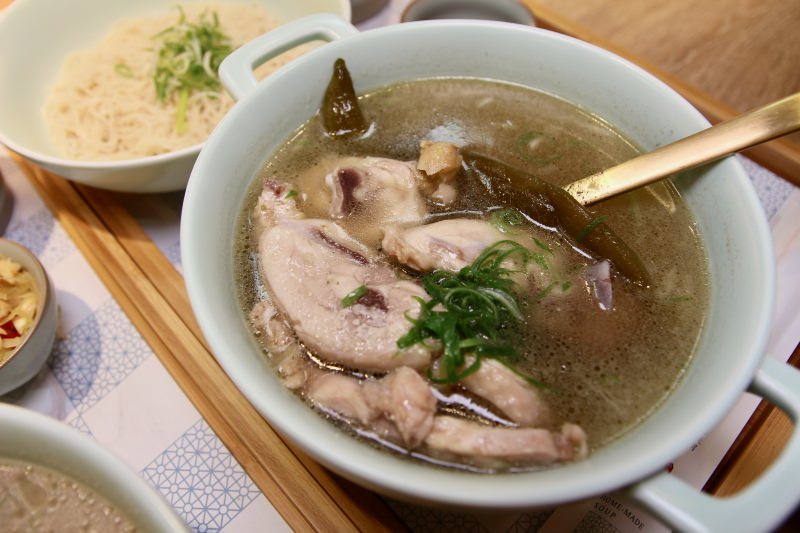 [台北]東門站永康街美食推薦 龍涎居好湯 傳說中的好喝剝皮辣椒雞湯