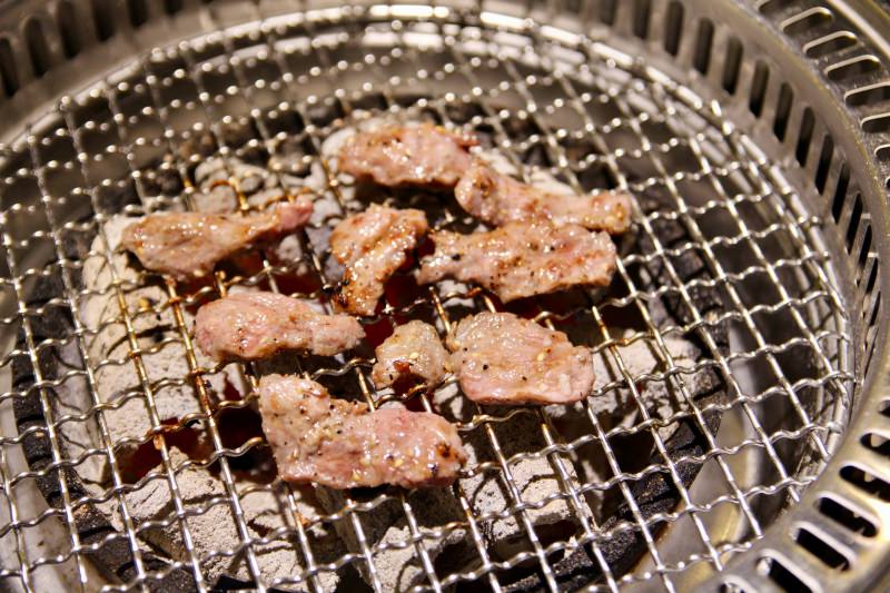 [台北]東區燒肉 上吉燒肉 國父紀念館站單點制專人代烤桌邊服務 大口吃肉推薦