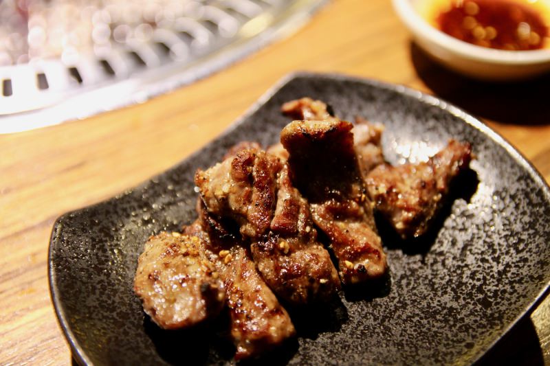 [台北]東區燒肉 上吉燒肉 國父紀念館站單點制專人代烤桌邊服務 大口吃肉推薦