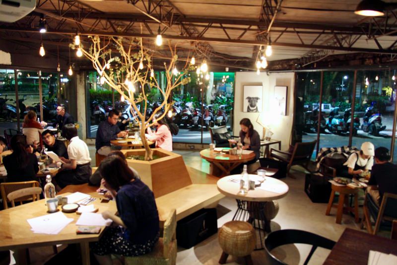 [台北]世貿101餐酒館推薦 GUMGUM Beer & Wings 雞翅啤酒吧 不限時餐廳 、慶生約會、網美打卡餐廳