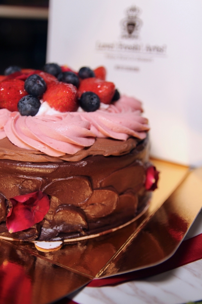 台北生日蛋糕推薦 東京巴黎甜點 網購人氣店家終於開實體店面拉～網評最愛收到的彌月蛋糕-巴黎燒燉布蕾