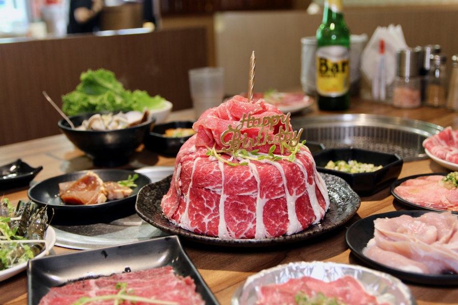 新埔燒肉吃到飽推薦 燒惑日式炭火燒肉店 當月壽星享雪花牛蛋糕浮誇打卡慶祝