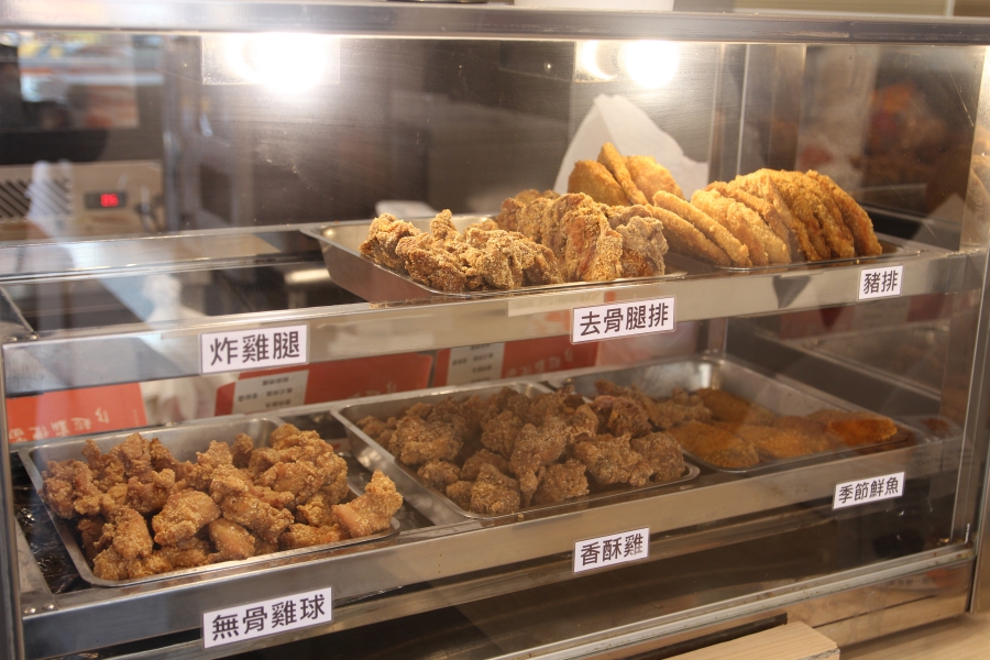 台南永康便當外送推薦 13超霸便當 招牌烤雞腿、義式烤雞、無骨雞球好吃不油膩