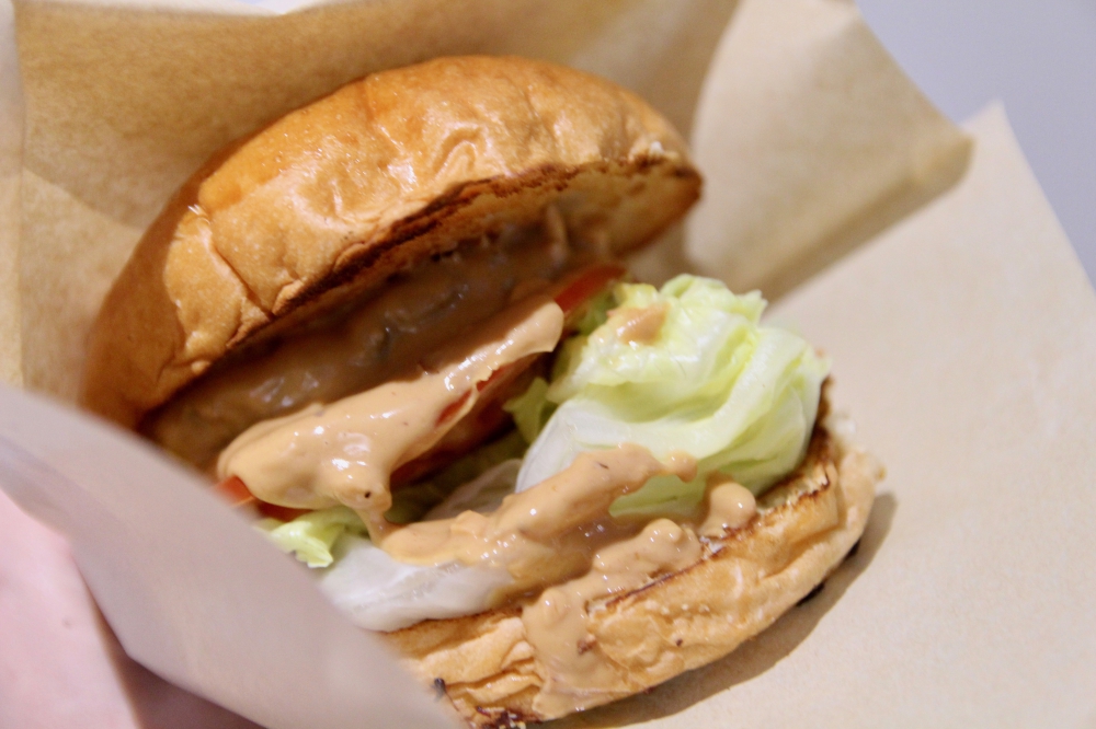 民權西路捷運站漢堡推薦TakeOut Burger&Cafe民權店 貓奴請進！花生醬起司漢堡#推推