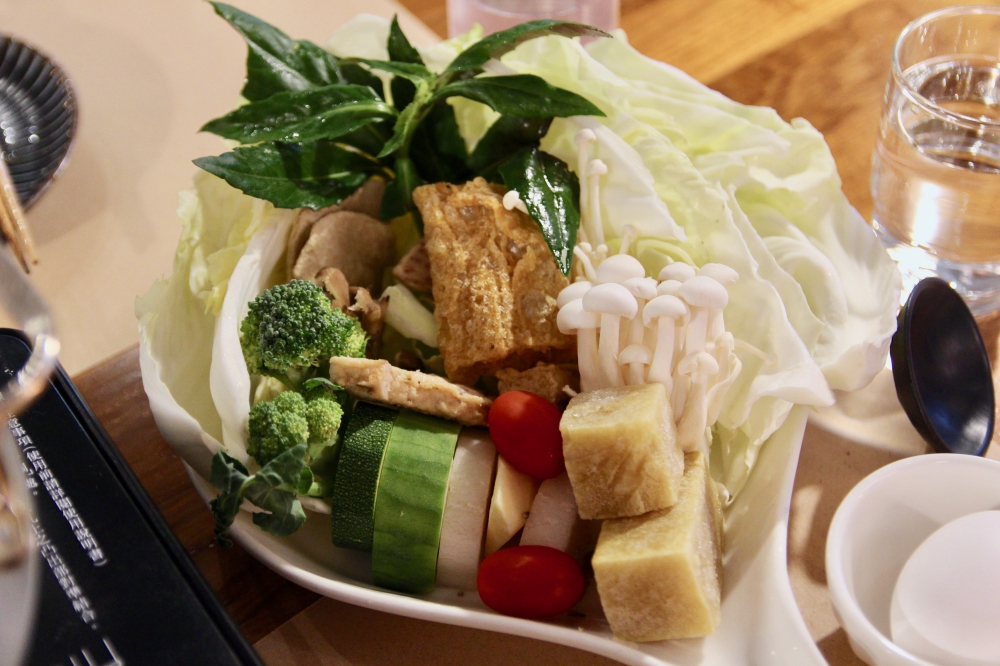 台南素食推薦 素一日 成大校園蔬食 植物肉BBQ串燒 好吃精緻素食又一家！