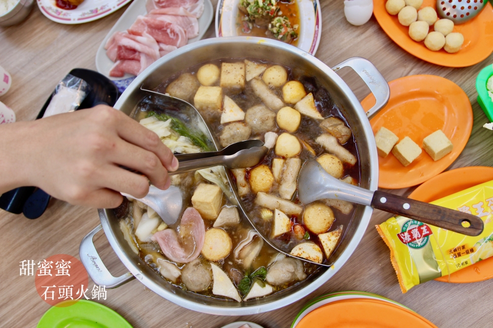 台南灣裡美食：甜蜜蜜石頭火鍋｜必點炸物豆腐、花枝丸｜麻辣鍋好吃、藥膳口味的石頭火鍋