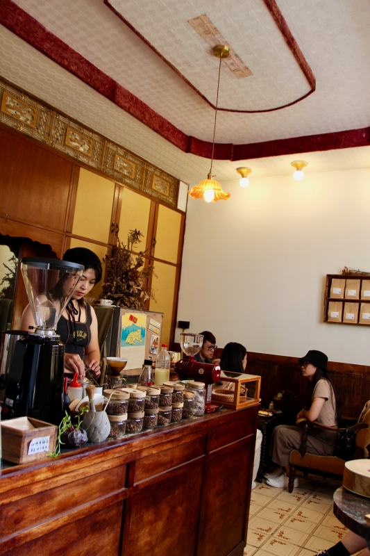 台南咖啡推薦【栮咖啡】隱藏在古著店島·Shima二樓的低調手沖咖啡｜可頌甜點