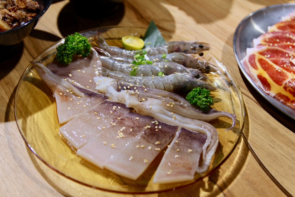 台南炭火燒肉推薦【私炑炭火燒肉】海安路燒肉好吃肉質優秀
