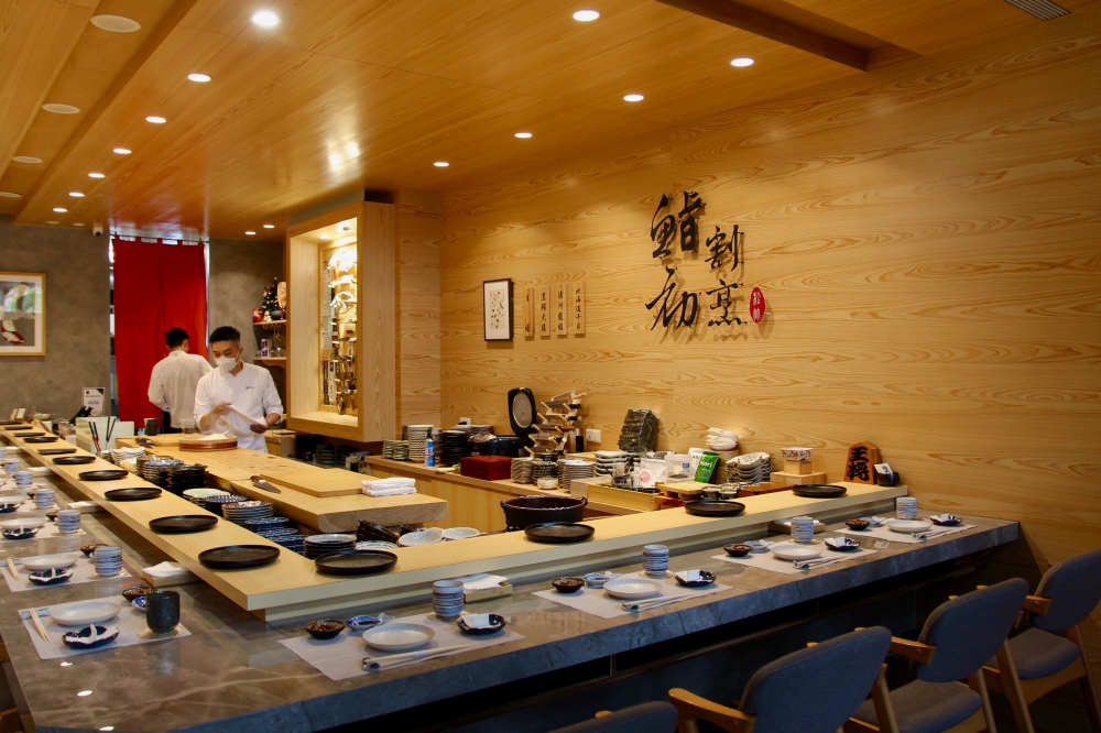 台中無菜單日本料理【鮨初 割烹】預約制 慶生約會推薦餐廳 網路很紅的哈密瓜蛋糕就是這家