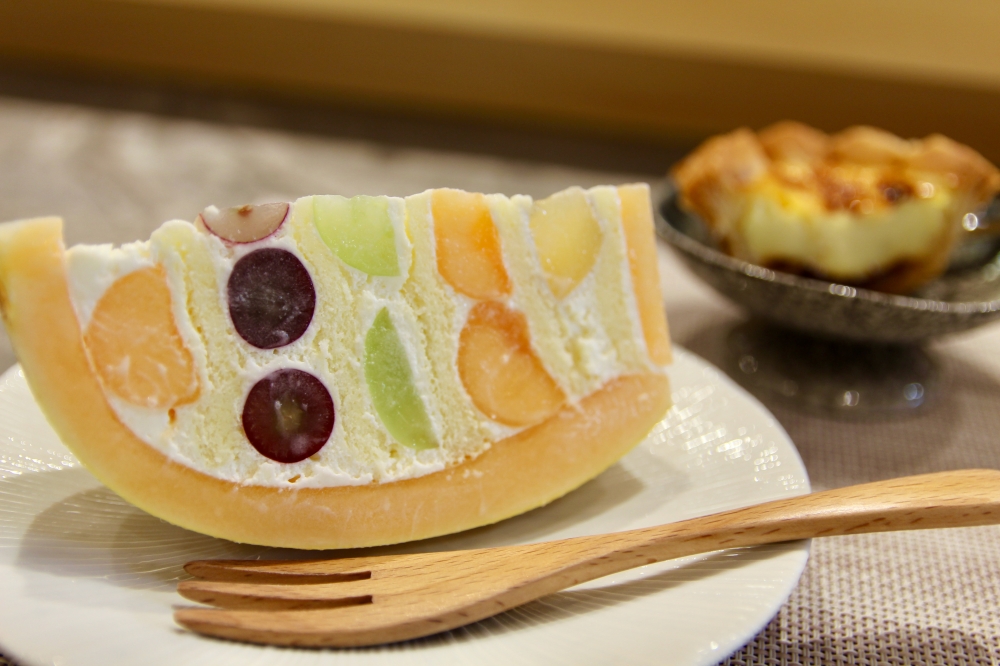 台中無菜單日本料理【鮨初 割烹】預約制 慶生約會推薦餐廳 網路很紅的哈密瓜蛋糕就是這家