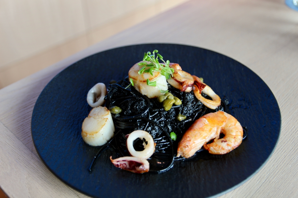 高雄THE AMNIS然一酒店(原:高雄晶英)28樓雲垂樓餐廳下午茶開箱｜好吃推薦