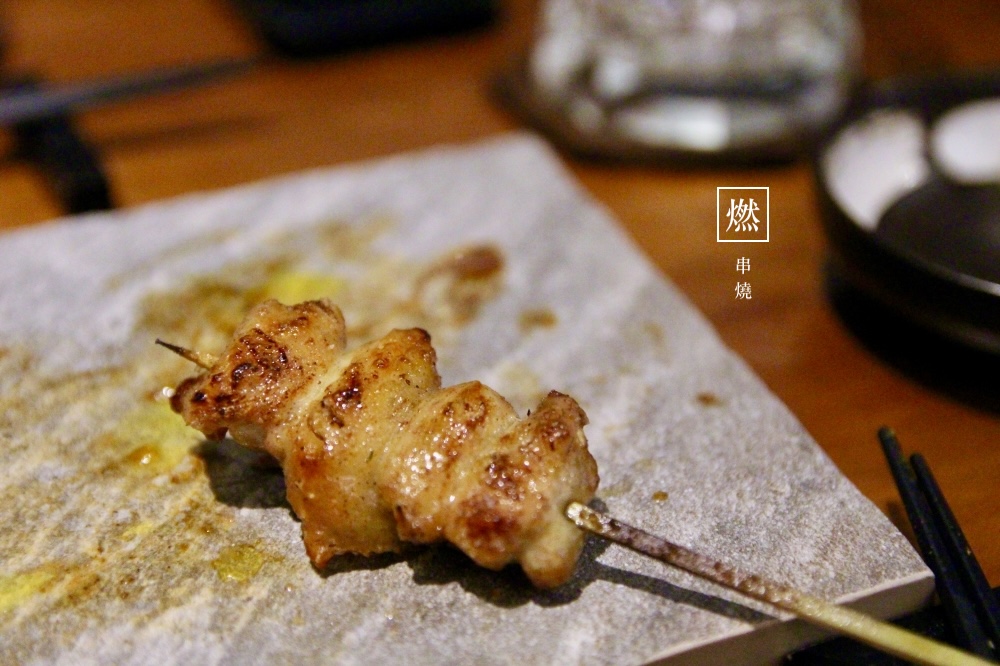 高雄燒鳥【燃串燒】下班小酌居酒屋 職人串燒 平價好吃推薦｜單點制｜生意很好記得訂位