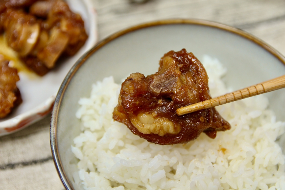 【i3Fresh愛上新鮮】型男主廚吳秉承推薦『豪氣食堂青檸蒜香豬腳』好吃入味又方便