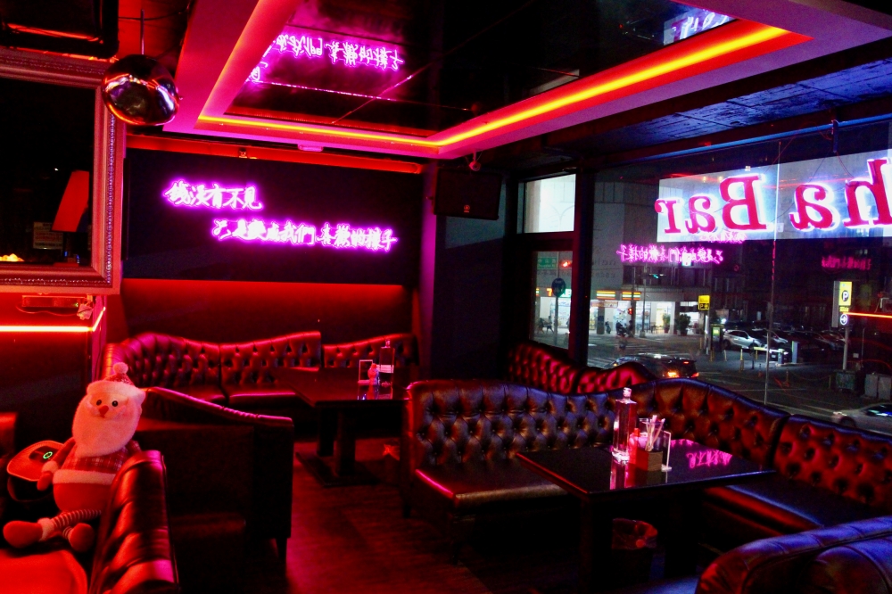 台中夜生活推薦AXshisha水煙酒吧-五權店｜飛鏢機｜餐酒館｜宵夜啤酒