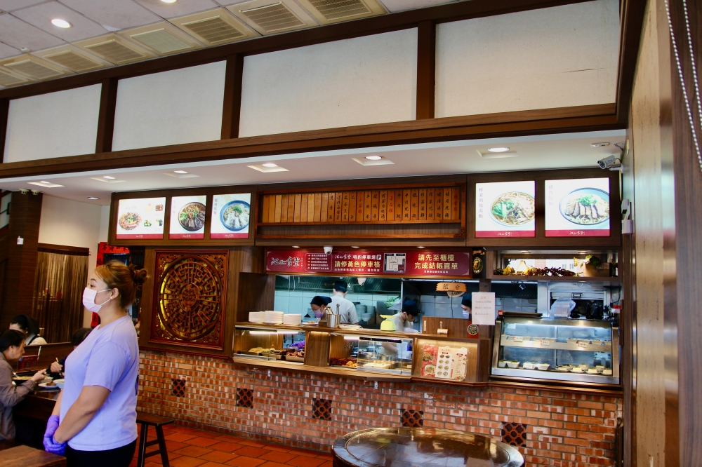 高雄鳳山美食【江北食堂風味外省麵】滷味乾麵好吃推薦｜有專屬停車場