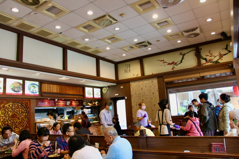 高雄鳳山美食【江北食堂風味外省麵】滷味乾麵好吃推薦｜有專屬停車場