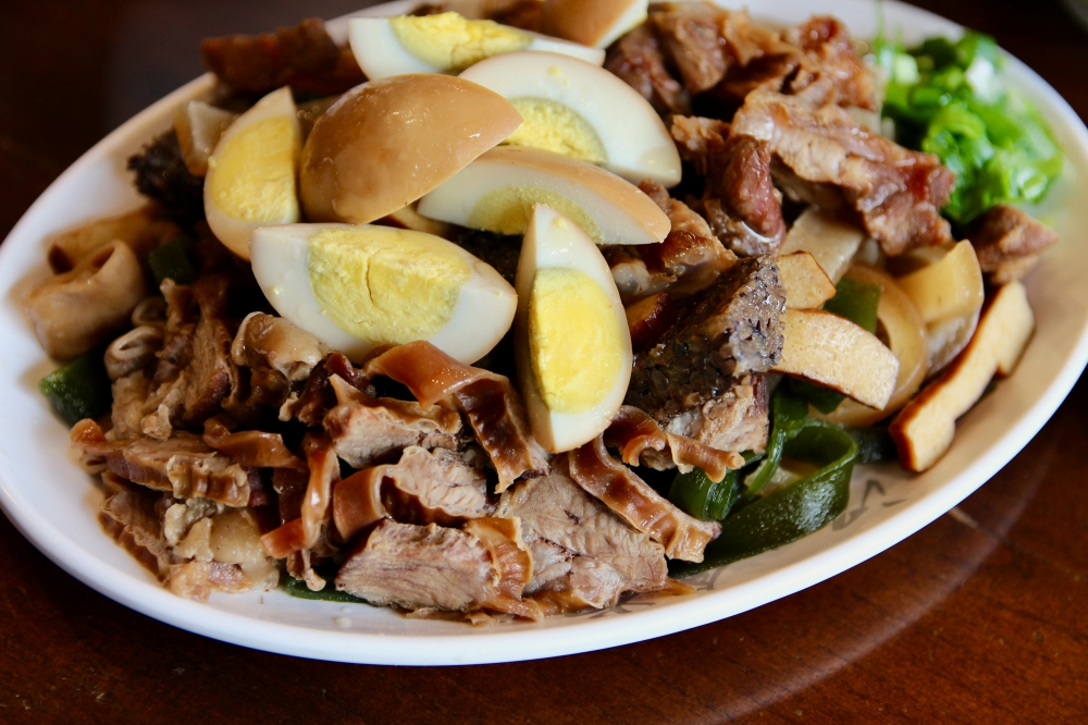 高雄鳳山美食【江北食堂風味外省麵】滷味乾麵好吃推薦｜有專屬停車場