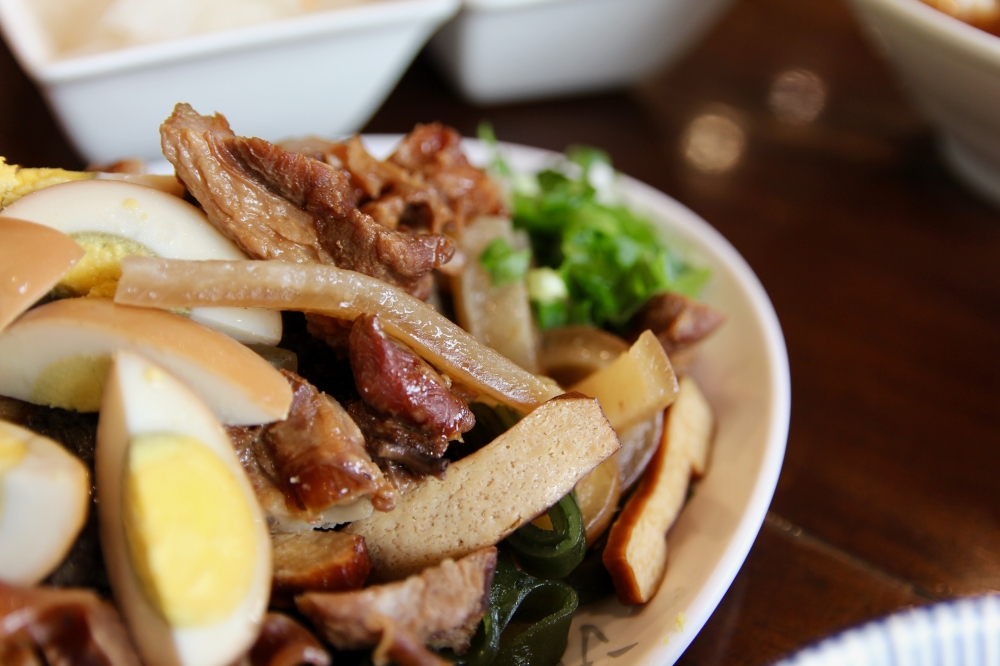 高雄鳳山美食【江北食堂風味外省麵】滷味乾麵好吃推薦｜有專屬停車場