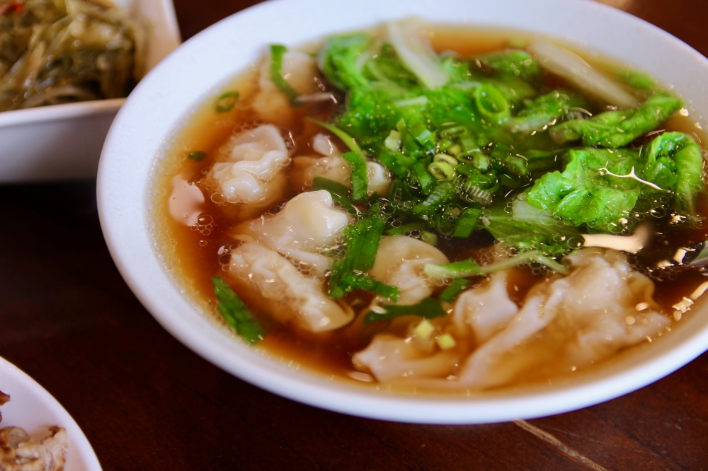 高雄鳳山美食【江北食堂風味外省麵】滷味乾麵好吃推薦｜有專屬停車場