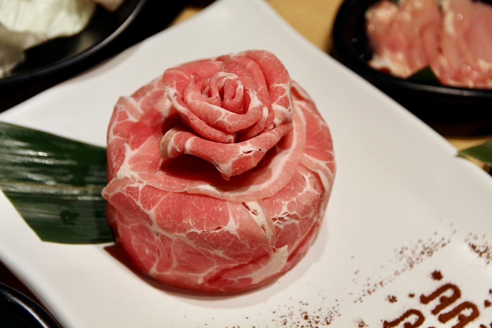 肉多多全台 全天候 平假日不限時! 輕量級套餐299 元起， 蔬食自助吧吃到飽，CP值超高！(西門店.淡水店例假日除外)