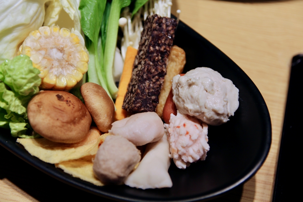 肉多多全台 全天候 平假日不限時! 輕量級套餐299 元起， 蔬食自助吧吃到飽，CP值超高！(西門店.淡水店例假日除外)