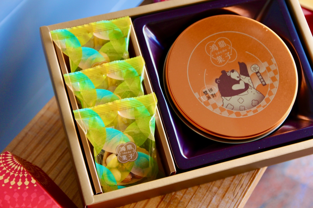 過年伴手禮推薦【鴻鼎菓子】愛心綜合堅果塔、專利包心噠啵曲奇餅乾禮盒|年節禮盒 過年伴手禮推薦【鴻鼎菓子】愛心綜合堅果塔、專利包心噠啵曲奇餅乾禮盒|年節禮盒