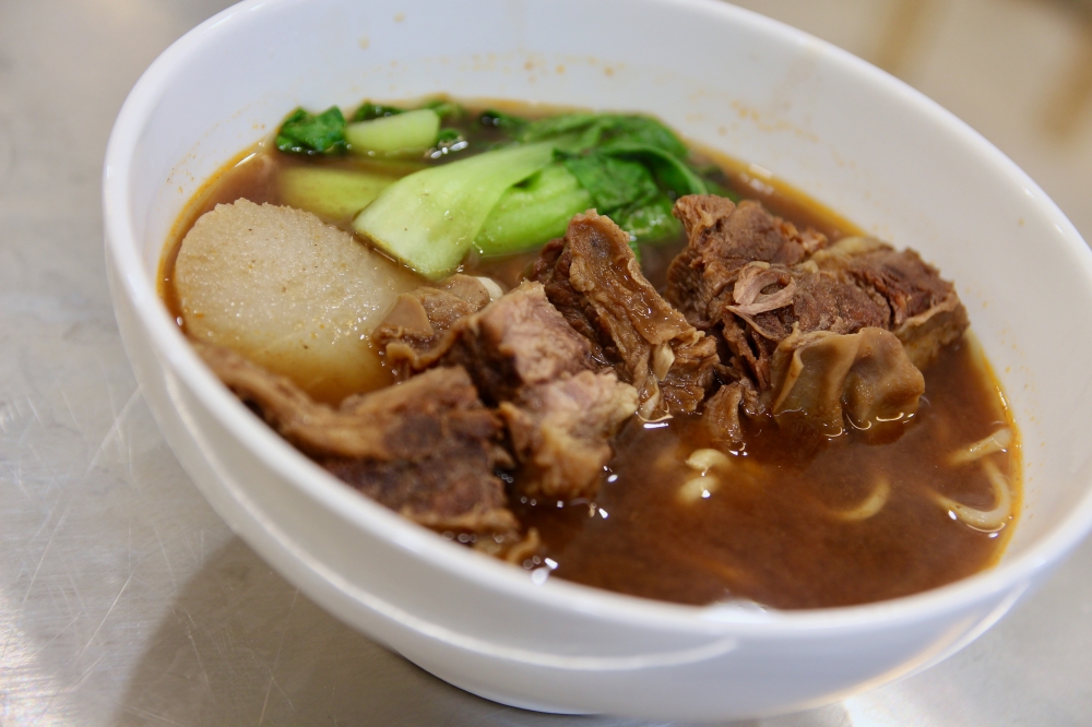 台南永康牛肉麵【有沒有牛肉麵-東橋店】嚴饌牛肉麵 好吃推薦 肉超大塊！