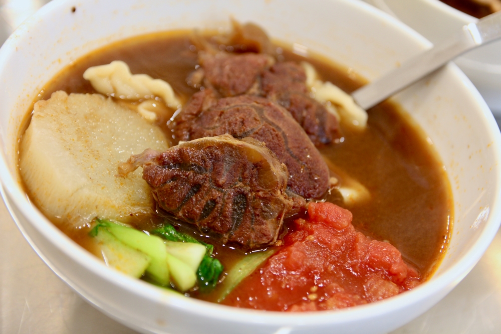 台南永康牛肉麵【有沒有牛肉麵-東橋店】嚴饌牛肉麵 好吃推薦 肉超大塊！