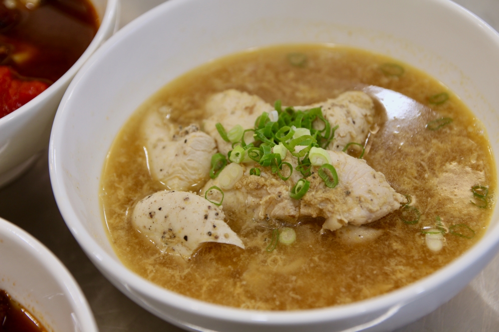 台南永康牛肉麵【有沒有牛肉麵-東橋店】嚴饌牛肉麵 好吃推薦 肉超大塊！