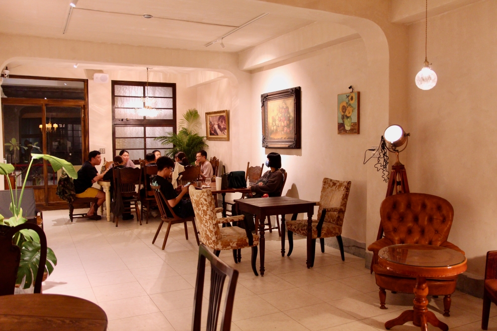 捲捲毛食堂2.0搬遷後華麗回歸｜食物依舊好吃｜台南深夜食堂、甜點