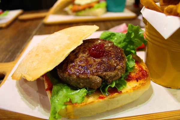 [台北]松山 平價+份量多 美味漢堡 1885 Burger Store市民店
