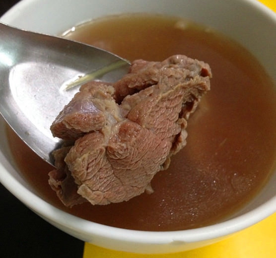 [台南]不用早起排隊也可以喝到美味的牛肉湯 台南東區美食 吳家牛肉湯