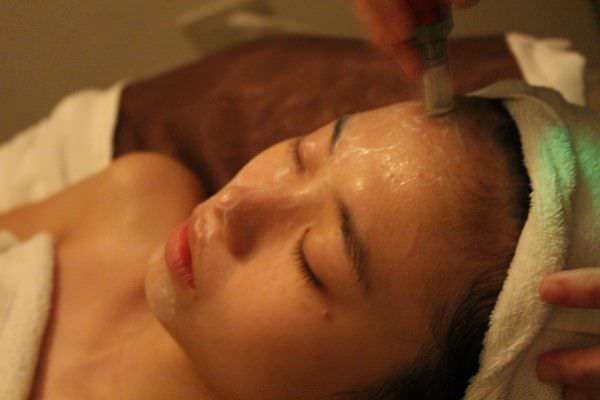 [台南]東區 女人們的享受時刻 多愛自己一點|做臉|清粉刺|SPA|護膚保養 放鬆美學SPA館-龍山店
