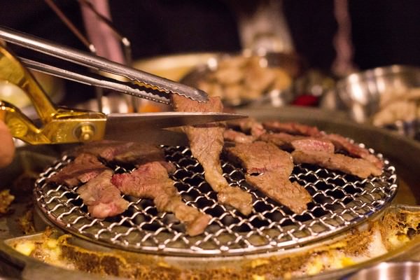 [台南]韓式燒肉報到！！新排隊夯店 燒出名堂