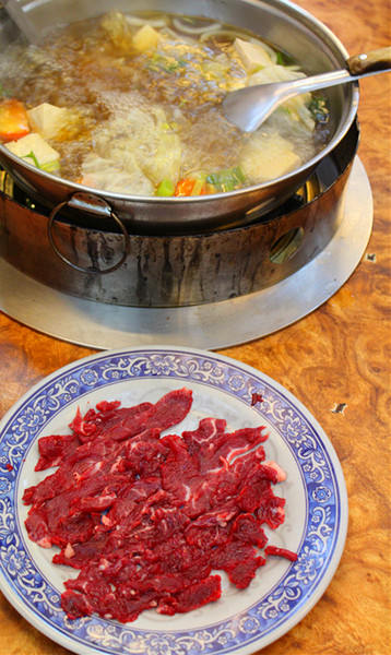 [台南]觀光客退散!!!!在地狼吃的台南味 阿裕現宰牛肉涮涮鍋