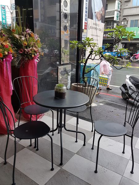 [台南]北區 新店報到~來杯咖啡搭配冰淇淋華夫 過個愜意的一天吧 勝曼咖啡