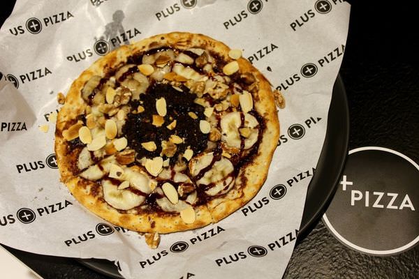 [台北]大安區 國父紀念館站附近｜自己的披薩自己選配料｜客製化多選擇｜老闆娘是梁靜茹喔 Plus Pizza