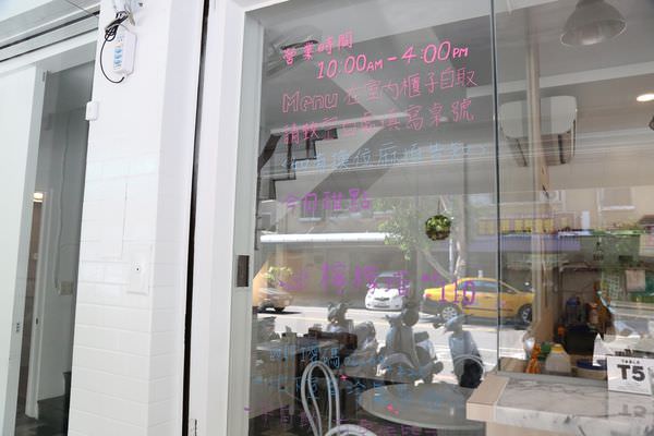 [台南]東區 新店報到!!! 三明治輕食甜點飲料 小餐桌